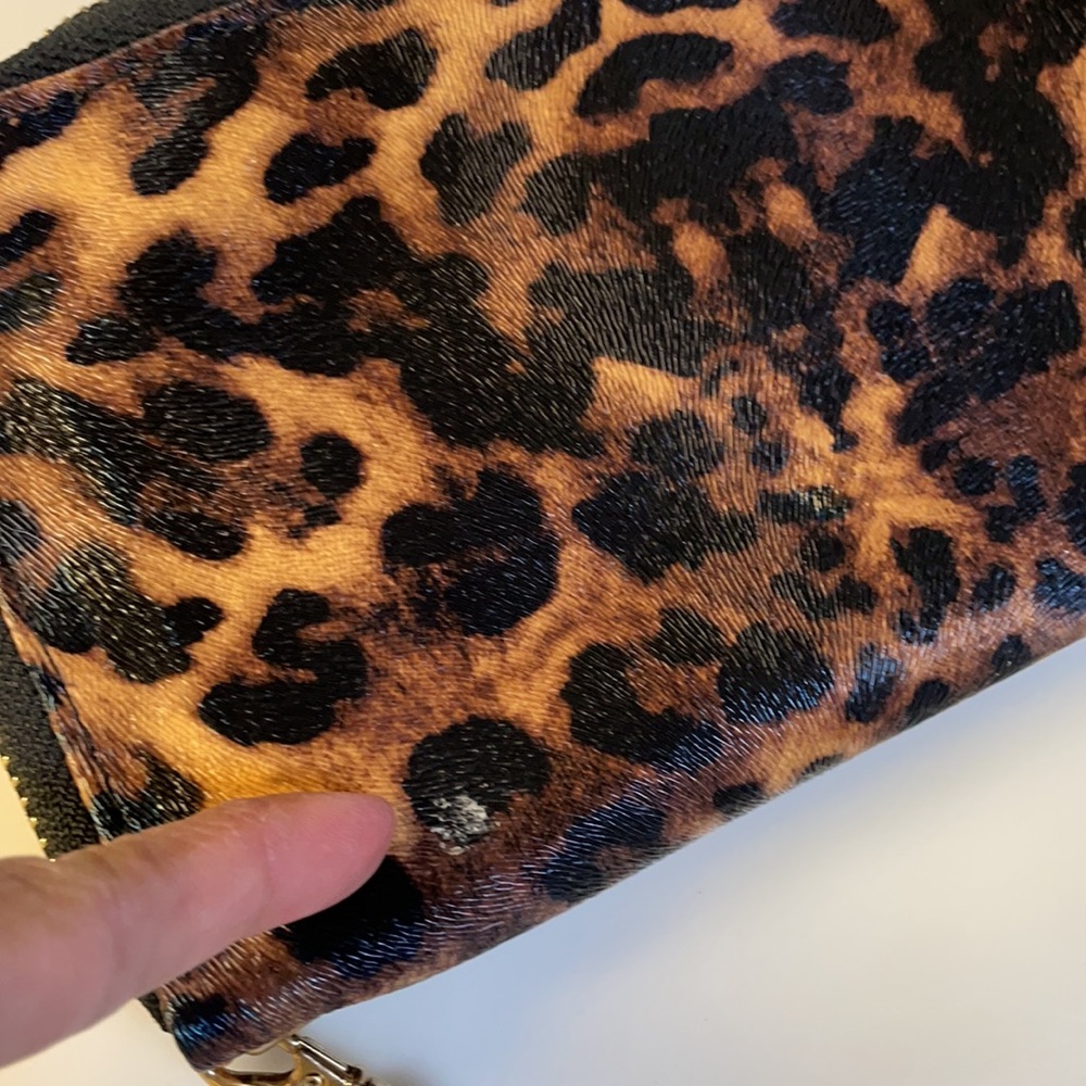 Leopard Wristlet - Picture 7 of 7